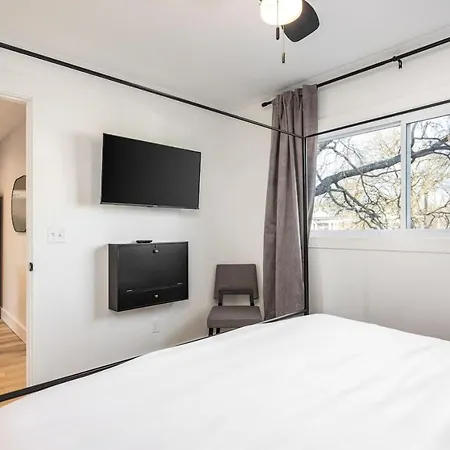 Walk To Restaurants From Condo, By Hospitals, 3 Miles To Downtown *