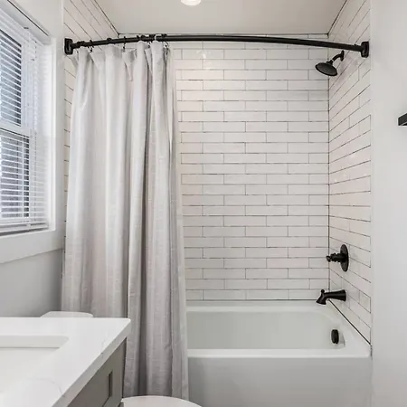 Bright By Vanderbilt And Belmont, 3 Miles To Downtown Apartment Nashville