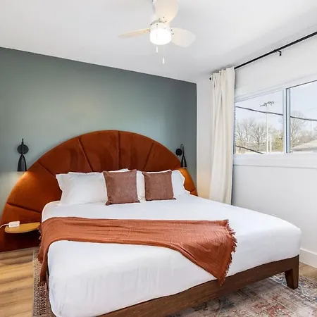 Apartment Retreat With Patio & Free Parking, By Vanderbilt