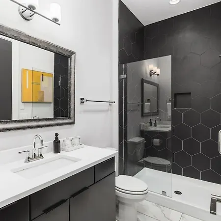 With Rooftop Deck & Garage, 2 Miles To Downtown Broadway * Nashville