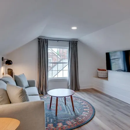 Charming House By Vanderbilt And Belmont Holiday home