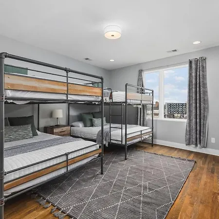 With Rooftop Deck & Garage, 2 Miles To Downtown Broadway Nashville
