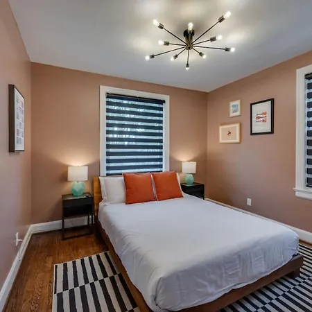 Charming House By Vanderbilt And Belmont Holiday home