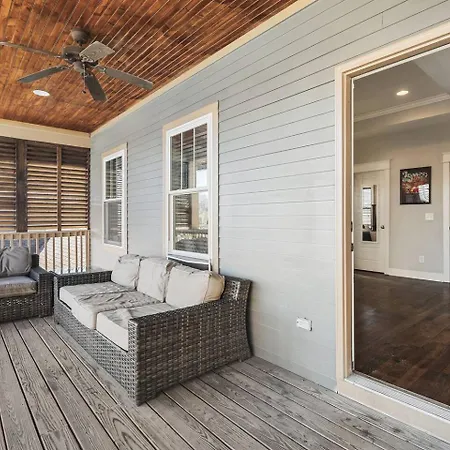 Walk To Broadway & Germantown Large House With Patio Nashville