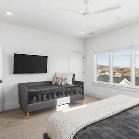 Upscale With Patio Walk To 12 South And Belmont * Nashville