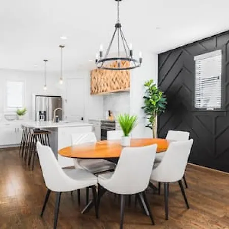 Upscale With Patio Walk To 12 South And Belmont Holiday home *