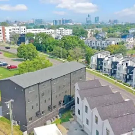 Upscale With Patio Walk To 12 South And Belmont Holiday home Nashville