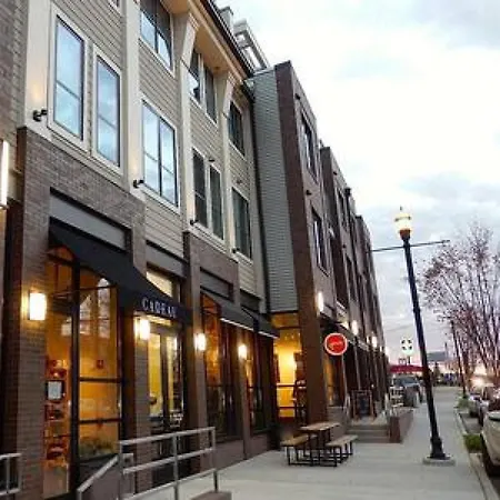 Upscale With Patio Walk To 12 South And Belmont Holiday home *