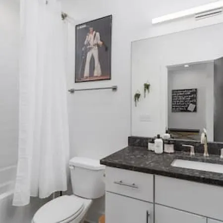 Holiday home In The Heart Of 12 South & Belmont, 3 Miles To Downtown Nashville