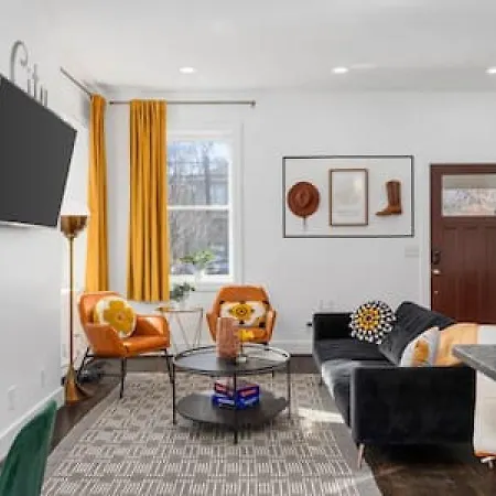 In The Heart Of 12 South & Belmont, 3 Miles To Downtown Holiday home *