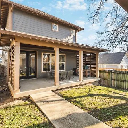 Walk To Broadway & Germantown Large House With Patio Holiday home Nashville