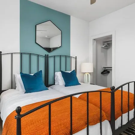 Luxury With Huge Patio, Near Vanderbilt & Downtown Apartment *