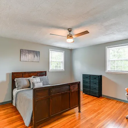 Cozy Getaway 11 Mi To Downtown!