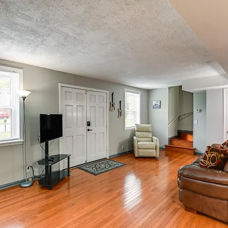 Holiday home Cozy Getaway 11 Mi To Downtown! *