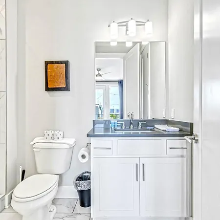 Huge Space 10 Beds Rooftop With City Views
