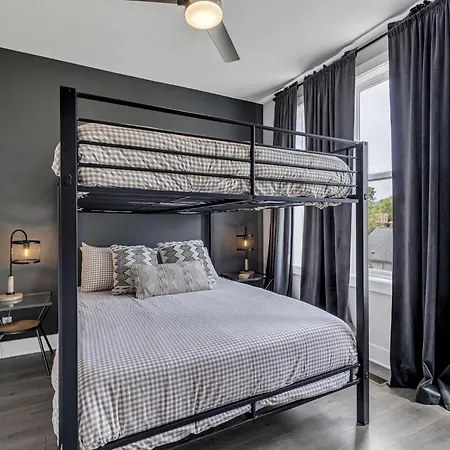 Huge Space 10 Beds Rooftop With City Views