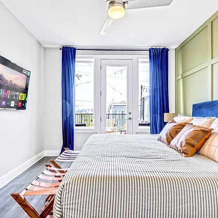 Holiday home Huge Space 10 Beds Rooftop With City Views