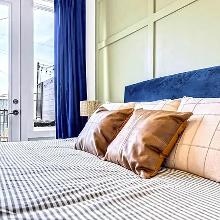 Holiday home Huge Space 10 Beds Rooftop With City Views *