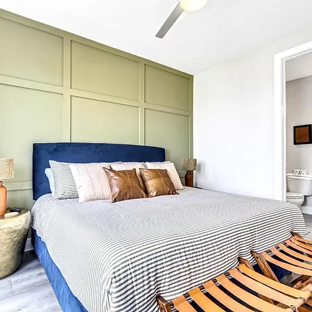 Holiday home Huge Space 10 Beds Rooftop With City Views