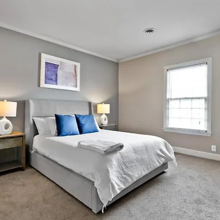 Landing Modern With Amazing Amenities