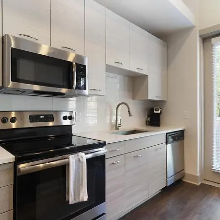 Apartment Landing Modern With Amazing Amenities *