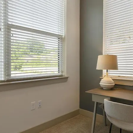 Apartment Landing Modern With Amazing Amenities Nashville