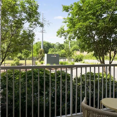 Landing Modern With Amazing Amenities Nashville