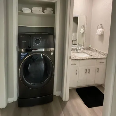 Lovely 1 Bedroom Located In Greenhills. *
