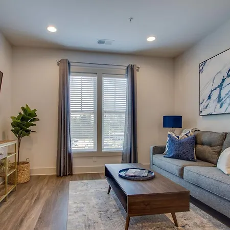 New East Nash - King Bed Short Drive To Dwntwn *