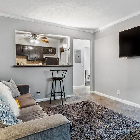 Cozy - Pets Welcome, Free Park Apartment