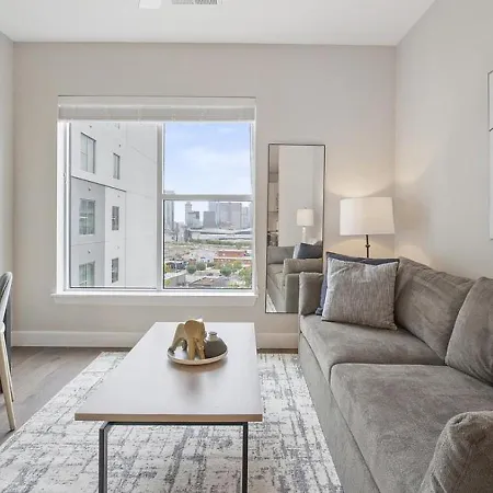 Apartment Landing Modern With Amazing Amenities Nashville