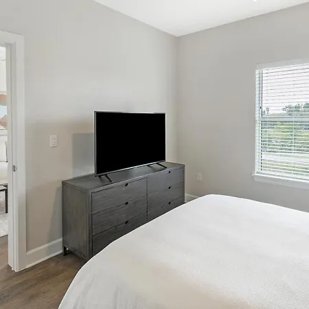 Landing Modern With Amazing Amenities Apartment