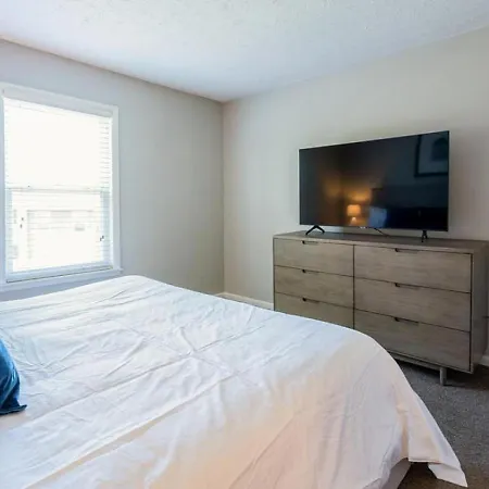 Apartment Landing Modern With Amazing Amenities Nashville
