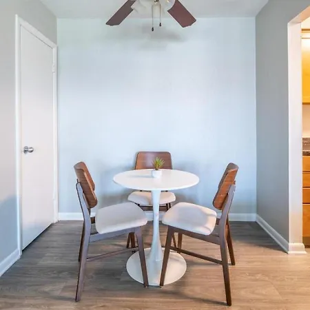 Apartment Landing Modern With Amazing Amenities