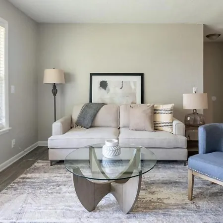 Landing Modern With Amazing Amenities * Nashville