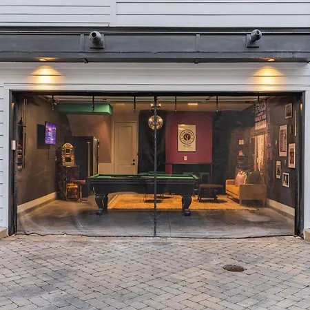 Rooftop Hot Tub & Game - 3 Miles To Downtown Holiday home