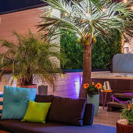 Rooftop Hot Tub & Game - 3 Miles To Downtown *