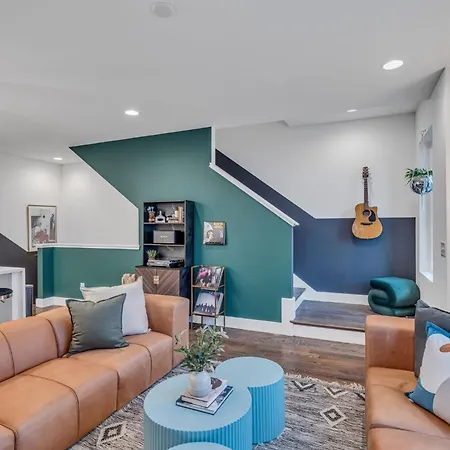Holiday home Rooftop Hot Tub & Game - 3 Miles To Downtown *