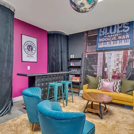 Rooftop Hot Tub & Game - 3 Miles To Downtown Holiday home