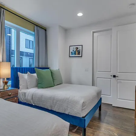 Rooftop Hot Tub & Game - 3 Miles To Downtown Holiday home *