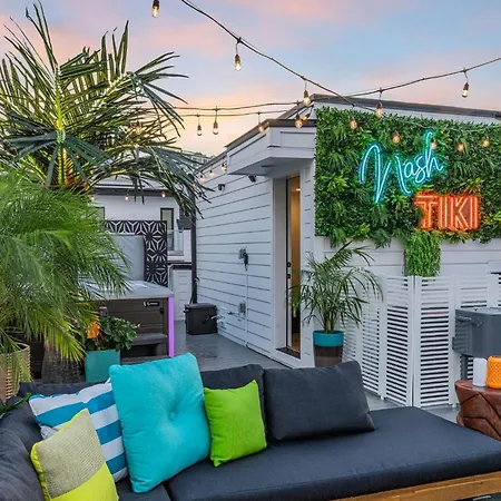 Holiday home Rooftop Hot Tub & Game - 3 Miles To Downtown *