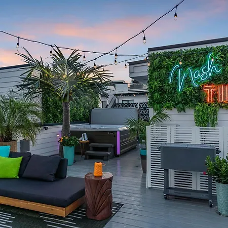 Holiday home Rooftop Hot Tub & Game - 3 Miles To Downtown Nashville