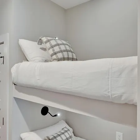Holiday home Melrose Mix - Rooftop Deck - 5 Mins To Broadway *