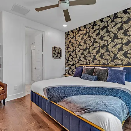 - 849 Vibe Pl Hotel