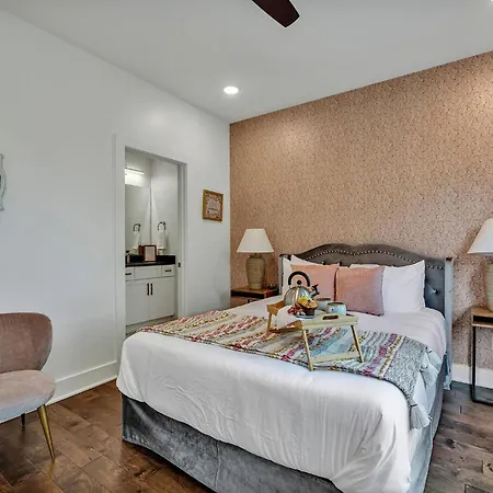 Hotel - 849 Vibe Pl 4*