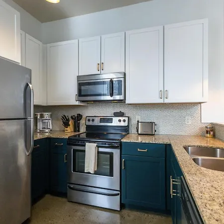 4 Designer Loft Units - Min To Broadway 4*