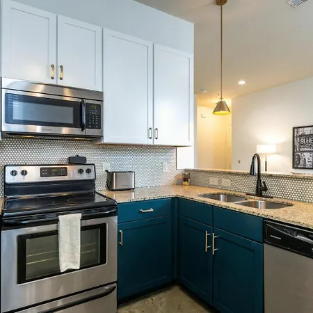 4 Designer Loft Units - Min To Broadway Hotel