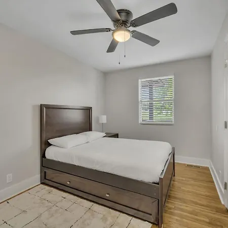 Single Story Pet Friendly Home, With Fenced Yard, Fire Pit, 5min To Downtown!! Nashville