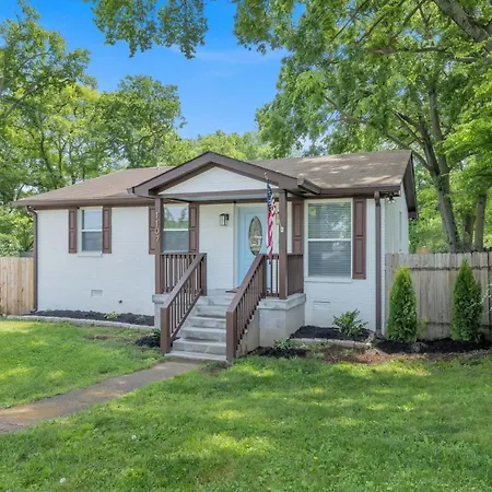 Single Story Pet Friendly Home, With Fenced Yard, Fire Pit, 5min To Downtown!!