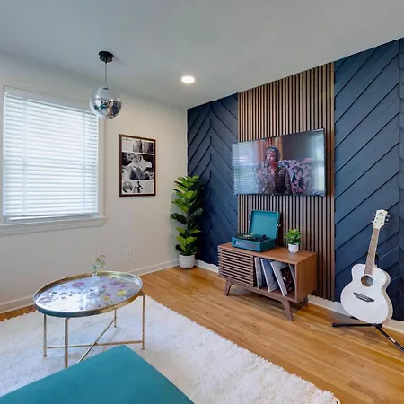 Taylor Swift Eras Inspired Home-10 Min To Broadway Holiday home Nashville